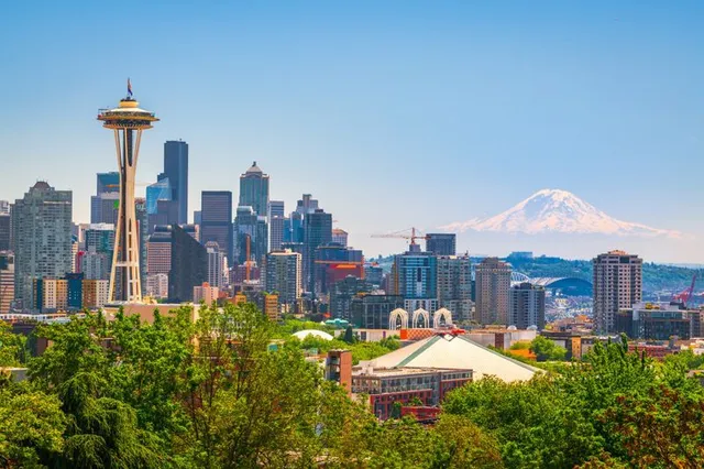 Seattle skyline with the Space Needle and Mount Rainier under a clear blue sky